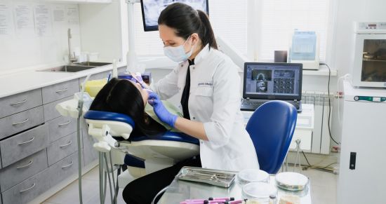 Dientes puestos en el día en Valencia